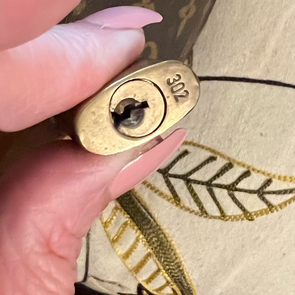 SOLD****Louis Vuitton Iconic Monogram Speedy 25 Purse Bag - Picture 12 of 16